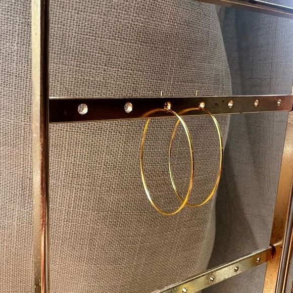 ✨ Dainty Gold Hoop Earrings ✨ - Picture 7 of 12